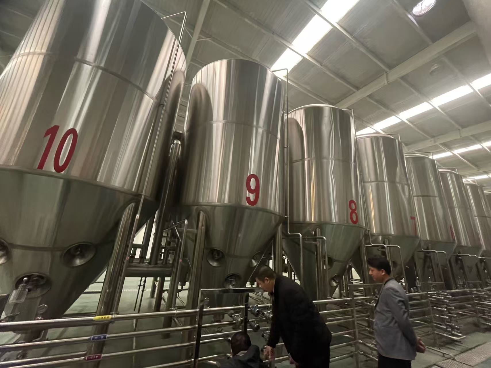 文水精酿啤酒设备厂—平面布置、设备设计、制造、调试、培训等一条龙服务